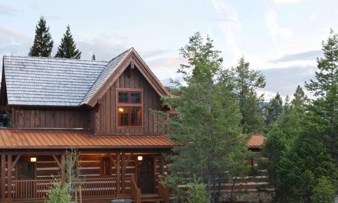 East Kootenay Cabina | Upscale cabin with gourmet kitchen, outdoor fireplace and rec room