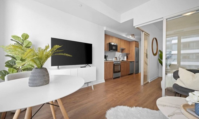 Kitchener Apartamento | Upscale Condo Steps from DTK