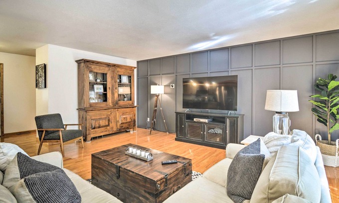 Higgins Lake Casa | Upscale Family Cottage < 1 Mi to Higgins Lake