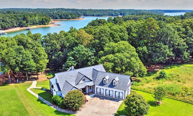 Hartwell Casa | Upscale Family Home w/ Dock on Lake Hartwell!