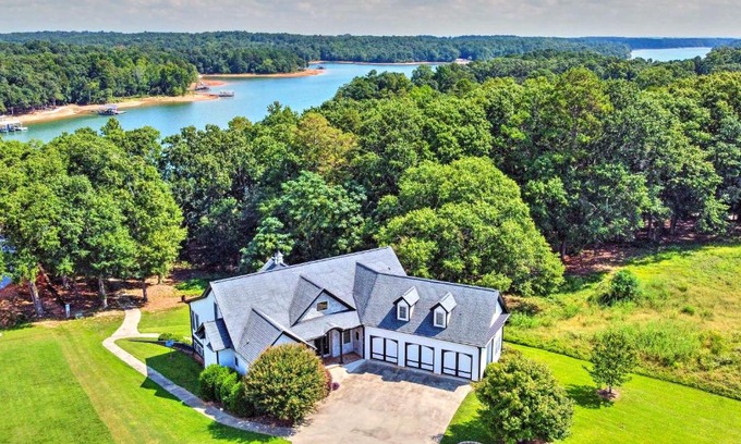 Hartwell Casa | Upscale Family Home with Dock on Lake Hartwell!