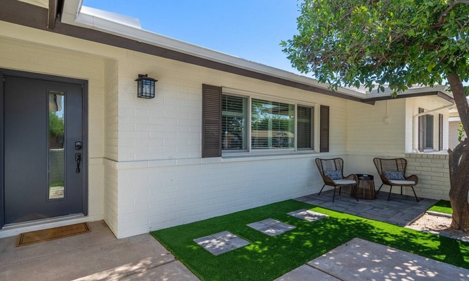 Litchfield Park Casa | Upscale Family Gem ~ Scenic Pool ~ Game Room ~ Pkg