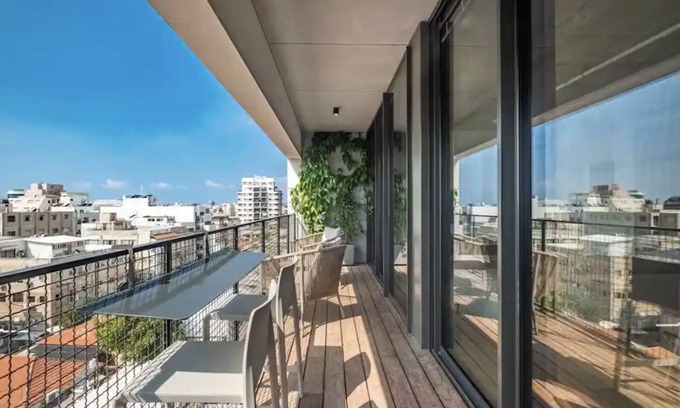 Ramat Gan Apartamento | Upscale Furnished 1BR 56 Sqm Balcony Free Parking