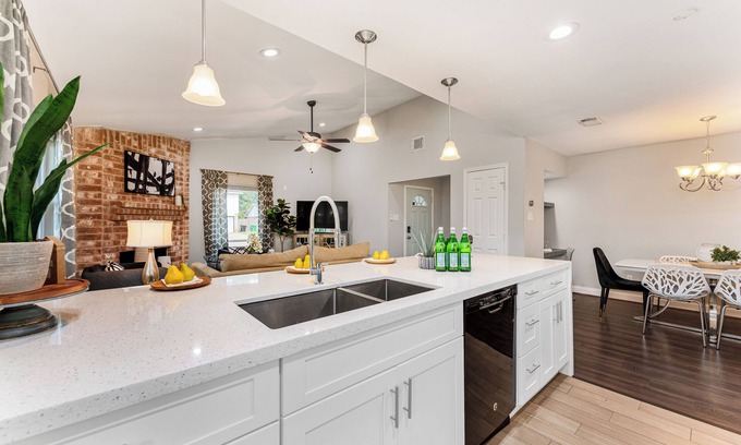 Barker Casa | Upscale Haven - Great Southwest Equestrian Center