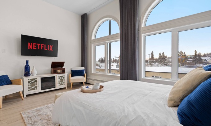 Inglewood Apartamento | Upscale Historic Loft | TOP FLOOR | Downtown | Free Parking