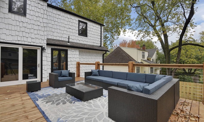 Overland Park Casa | ★Upscale Home★Best Deck/Patio in KC★DreamLux Beds★Gated Driveway★
