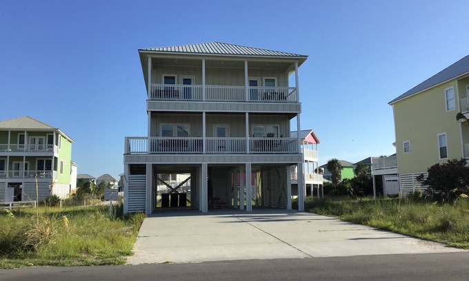 Morgantown Casa | Aug & Sept Discounted! Upscale Home - Pools & Tennis
