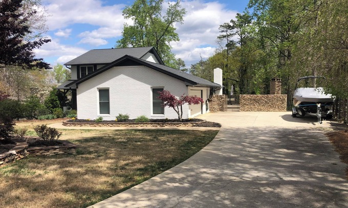 Gainesville Villa | Casa de lujo con caminata nivelada hasta la bahía, impresionantes vistas y aguas profundas a prueba de sequía