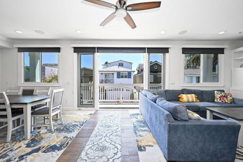 Santa Ana Heights Casa | Upscale Home with Rooftop Deck, Jacuzzi, & Firepit