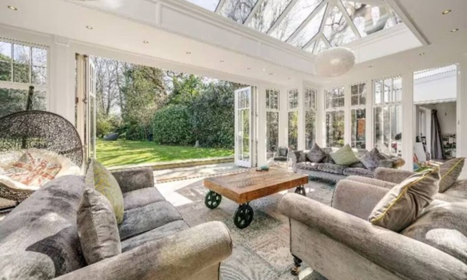 Highgate Casa | Upscale Immense 5BR Edwardian Mansion in N. London