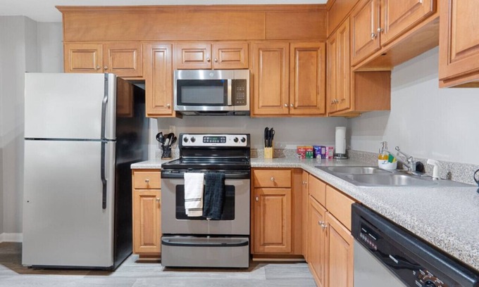 Crabtree Apartamento | Upscale King 3 Bed Suite—Mins to Downtown Raleigh!