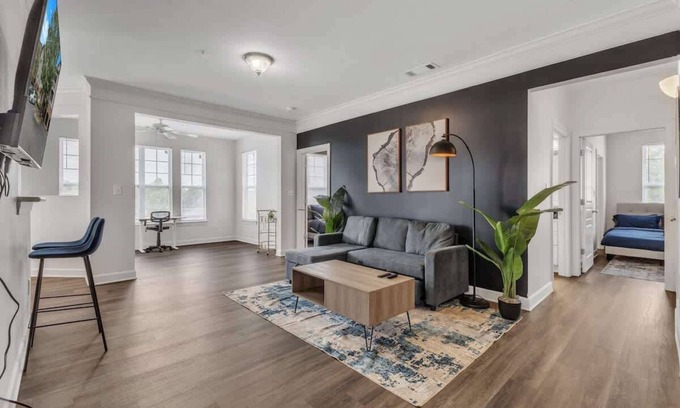 Southwest Raleigh Apartamento | Upscale King 2BR Suite Mins to Downtown Raleigh!