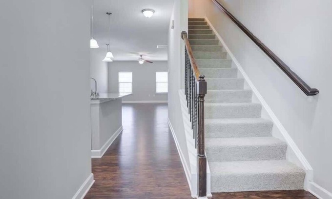 Pineville Casa | Upscale King 3BR Townhouse in Pineville!