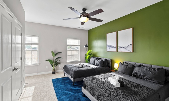 Pineville Casa | Upscale King 3BR Townhouse in Pineville