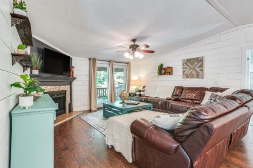 Pottsboro Casa | Upscale Lake Texoma Vacation Home 1 Mi to Marina!