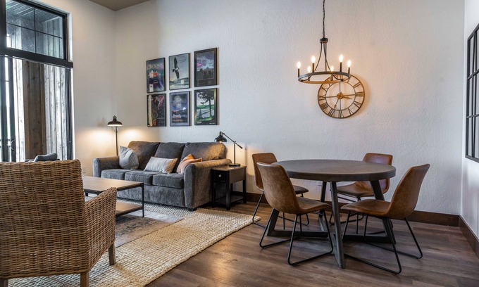 Sandpoint Condominio | Upscale Lakeview Condo in Downtown Sandpoint