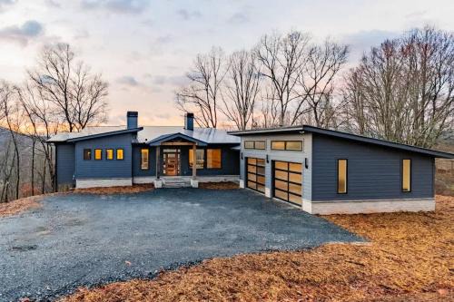 Morganton Casa | Upscale Masterpiece - Mountain Views with Hot Tub