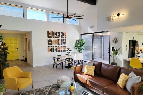 Palm Desert Casa | Upscale mid century on the green w Private Hot Tub