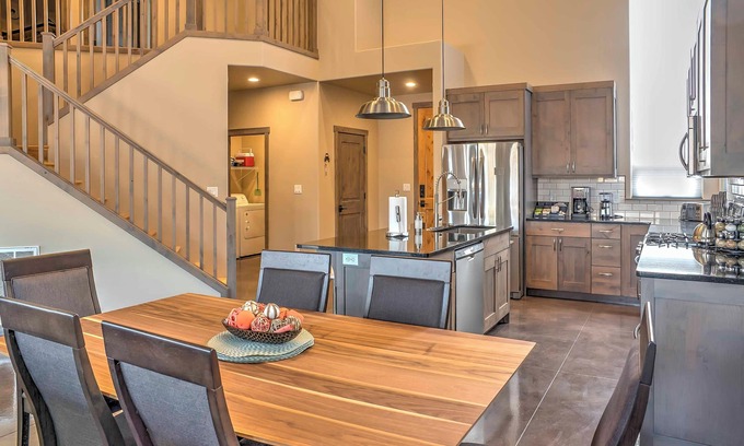 Moab South Valley Apartamento | Upscale Moab Home w/ Red Rock Views & Hot Tub