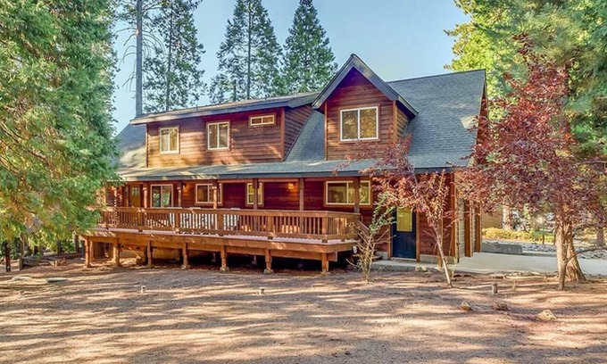 Arnold Cabina | Upscale Mountain Chalet in Blue Lake Springs, Free Wifi/Cable, Gas Fireplace