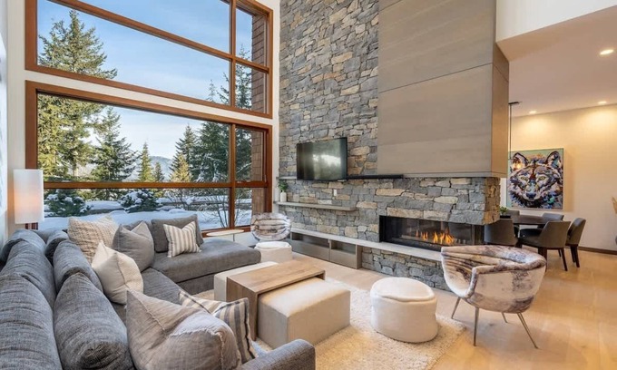 Alta Vista Casa | Upscale Ski Retreat, Mountain Views & Fireplace!