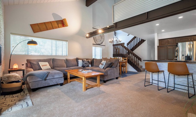 Mammoth Lakes Condominio | Upscale Snowcreek Mountain View Chalet 2BR+Loft 3BA