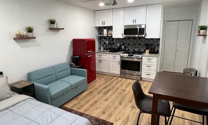 Childs Park Casa | Upscale Unique Studio, Private Yard And Entrance