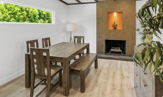 Reseda Casa | UPSCALE & UPGRADED 3BR HOUSE in ENCINO with GARAGE & LARGE FENCED YARD/PATIO p84