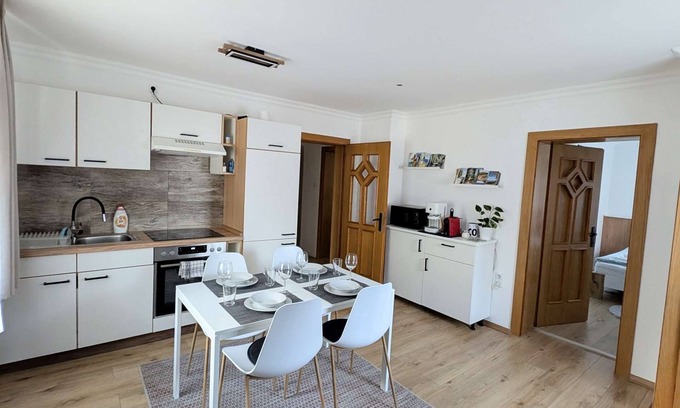 Bad Bleiberg Apartamento | UPSTAIRS, 2 BEDROOMS APARTMENT - small room with double bed