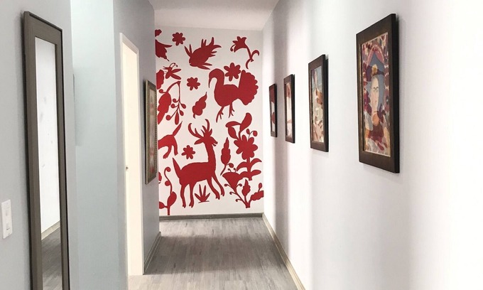 Acapulco Apartamento | Upstairs apartment with lots of sunlight and beautiful Mexican Art/ Deco.