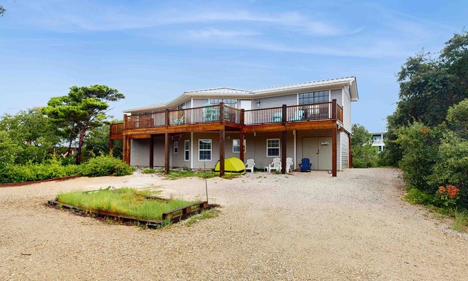 Surf Side Shores Casa | Upstairs duplex near the beach with deck, outdoor shower, W/D, streaming, & AC