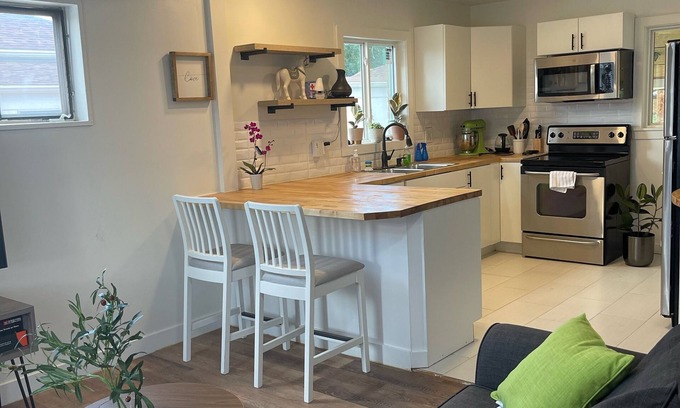 Twin Lakes Casa | Upstairs Suite Modern 2 Bedrooms & Bath, with Fully Stocked Kitchen, See Video