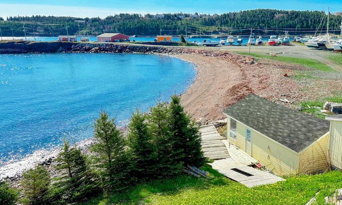 Norman's Cove-Long Cove Casa | Upstairs @ The Homestead Oceanfront Suites