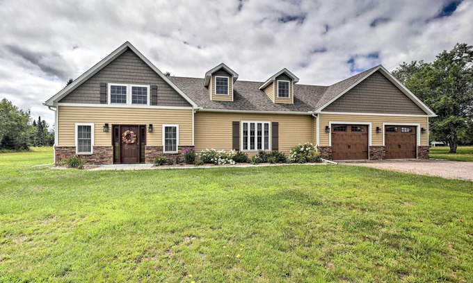 Owls Head Casa | Upstate Hideaway w/ Hot Tub, 13 Mi to Malone!