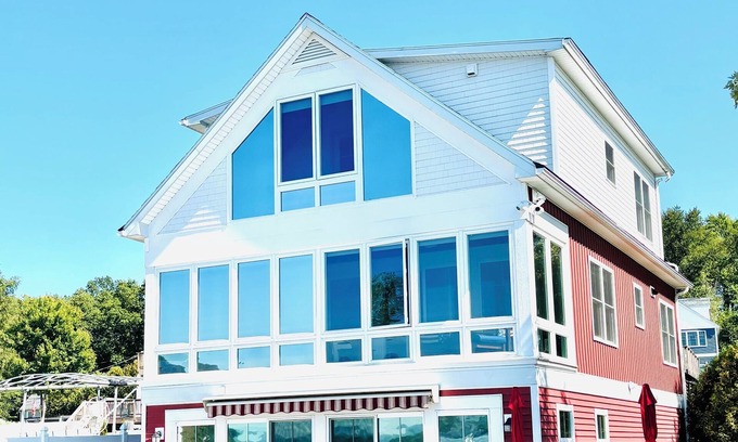 Saratoga Springs Casa | Luxury Saratoga Lakefront 3 Bedroom Retreat with Private Dock & Stunning Views