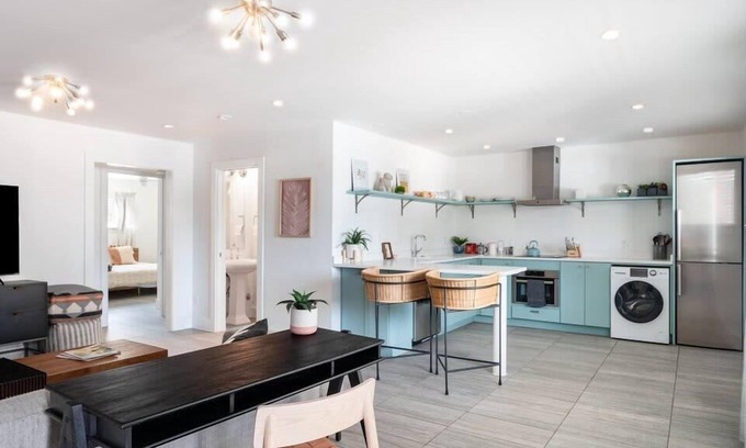 Old Enfield Condominio | Chic Clarksville 2BR Condo Near Downtown Austin