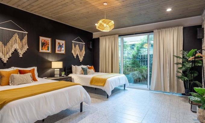 East Cesar Chavez Casa | Upstay - Pristine Pool Palace - 7min to Rainey St