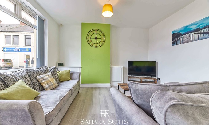 Blyth Casa | Upto 20% OFF - Modern 5BR Contractor Stay -Parking