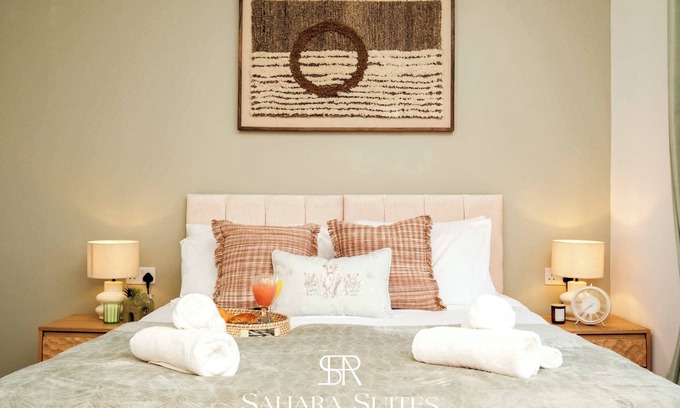 Cradley Heath Casa | Upto 20%OFF | Stylish 5BR | Monthly Stay | Parking