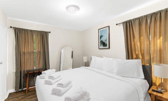 Norwood Apartamento | Uptown Apartment, Near Parks! The Bricks Unit 1
