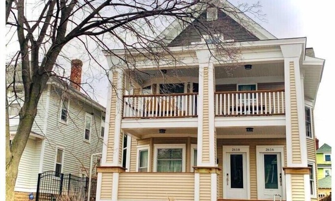 East Isles Apartamento | Uptown Bachelor 2