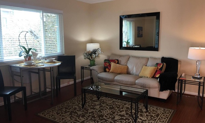 Knox - Henderson Apartamento | Uptown Dallas - Bright 1 bd # 4, WiFi, estacionamiento, cerca de restaurantes y tiendas y caja fuerte