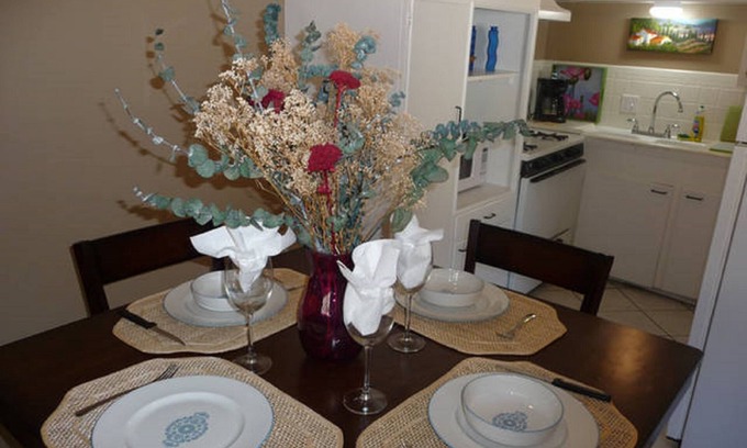 Knox - Henderson Apartamento | Uptown Dallas - Large 1 bd # 7, WiFi, estacionamiento, cerca de restaurantes y tiendas, y caja fuerte