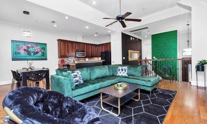 Woodlake - Briar Meadow Casa | Uptown-Galleria|PrivateBackYard|Sleep12| KingSuite
