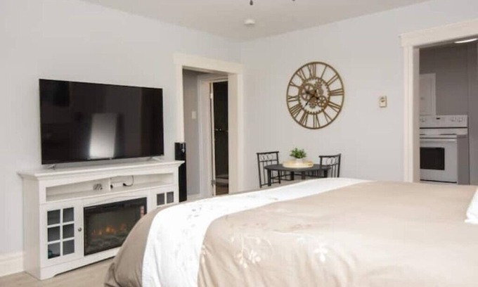 Saint John Apartamento | Uptown gem, cozy apt 3 min walk to hospital