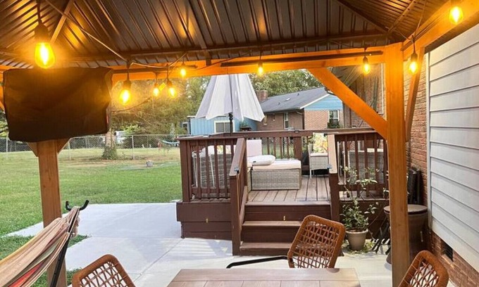 Sunset Road Casa | Uptown in Mins. Spacious outdoor + Game Deck