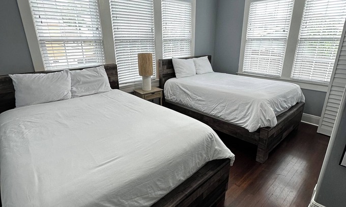 Broadmoor Casa | Uptown Nola Minutes away from everything. Sleeps 10 ,private driveway