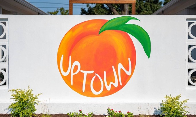 Austin Ave. Condominio | Uptown Peach ~Suite Minutes from Magnolia + Baylor