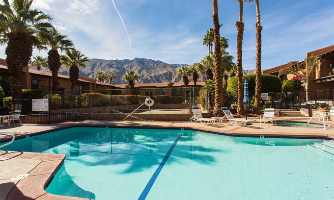 Uptown Design District Condominio | Uptown Resort Style Living Cool Summer Discount End of June through August 31!