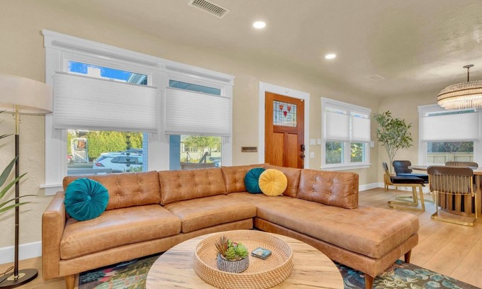 Mission Hills Casa | Uptown San Diego | Sauna | Updated and bright